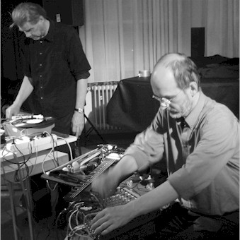 im Konzert: Claus van Bebber (Vinyl), Erhard Hirt (Elektronik)